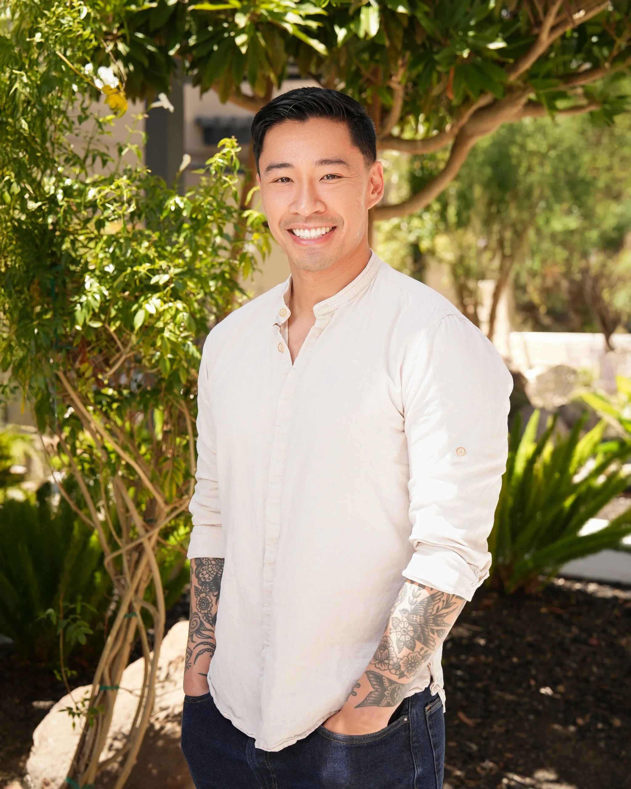 Outdoor dating photos at the Rose Garden in San Jose, California